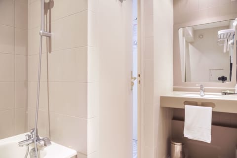 Classic Twin Room | Bathroom | Hair dryer, towels, soap, shampoo