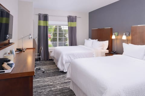 Traditional Room, 2 Queen Beds | Bathroom | Free toiletries, hair dryer, towels