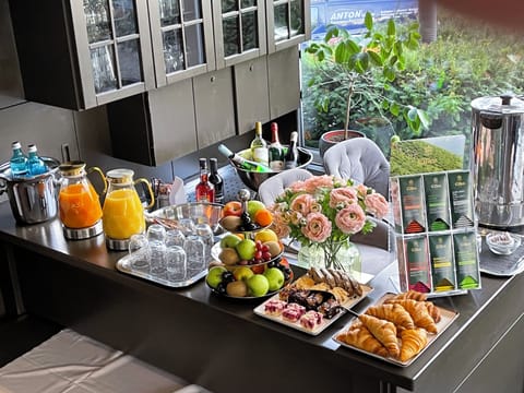 Daily buffet breakfast for a fee