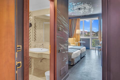 Superior Double Room | Minibar, in-room safe, desk, blackout drapes