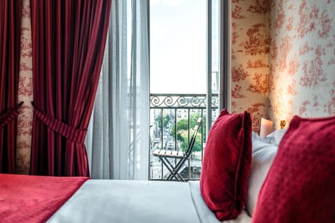 Deluxe Double Room, Balcony | Premium bedding, in-room safe, individually decorated