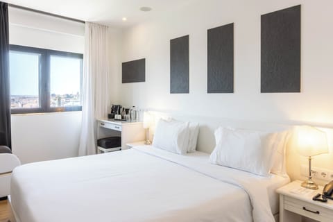 Comfort Double Room, 1 Queen Bed | Minibar, in-room safe, individually decorated, desk