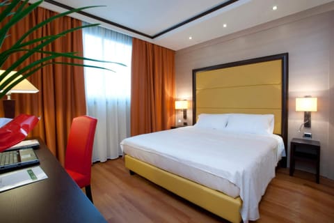 Down comforters, minibar, in-room safe, desk