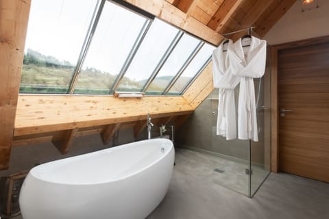 Top Suites with hot tub | Bathroom | Designer toiletries, hair dryer, bathrobes, slippers