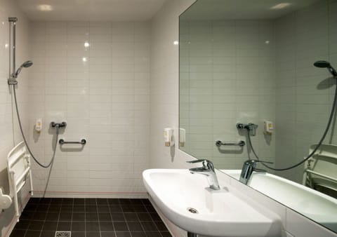 Superior Double Room, Accessible | Bathroom | Shower, free toiletries, hair dryer, towels