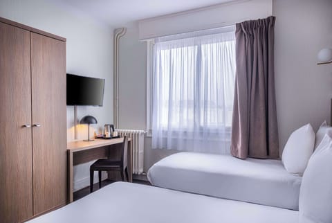 Standard Room, Multiple Beds, Non Smoking | Premium bedding, desk, laptop workspace, blackout drapes