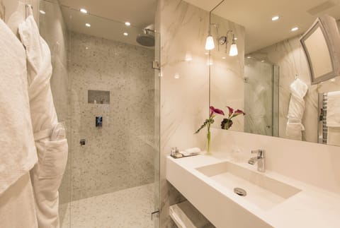 Ladies First | Bathroom | Bathtub, free toiletries, hair dryer, bathrobes