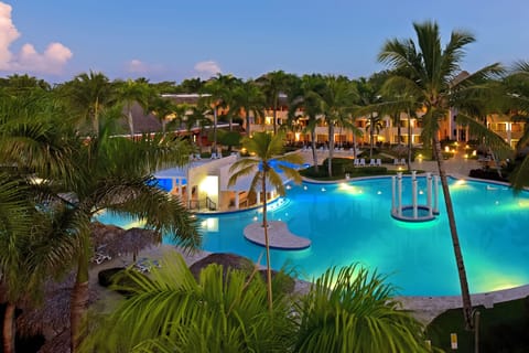 Outdoor pool, open 7 AM to 7 PM, pool umbrellas, sun loungers