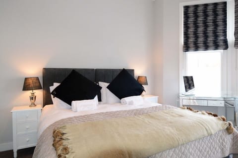 Leamington Spa Serviced Apartment Stratford Suite Bedroom Two Bed