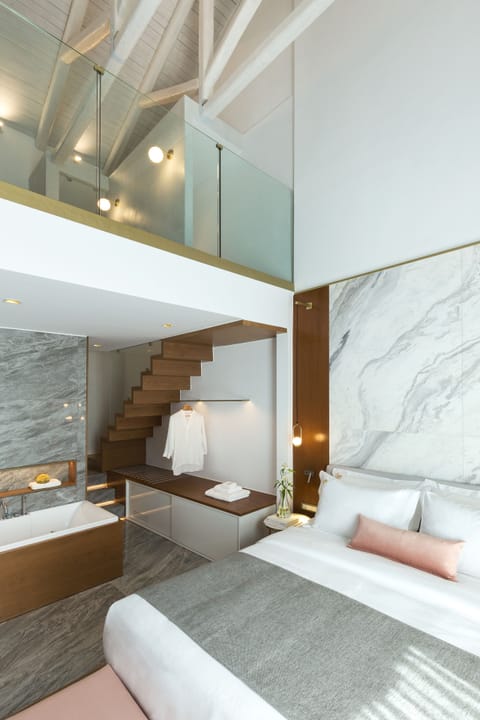 Executive Duplex suite with spa bath | 1 bedroom, hypo-allergenic bedding, in-room safe, individually decorated