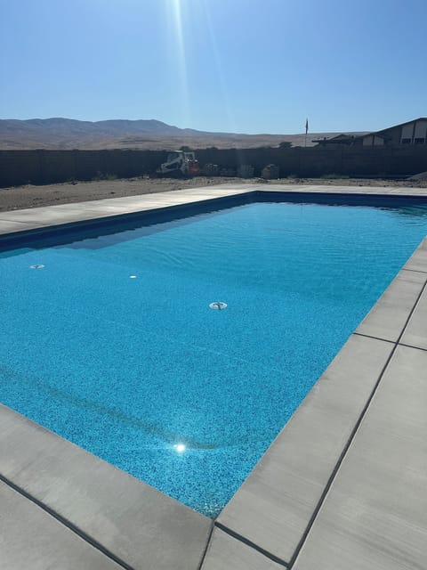 New pool with Baja shelf and Mountain Views.