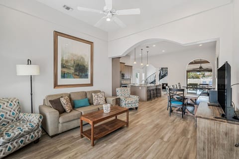 Southern Jewel - Crystal Shores - Living Room, Dining Room & Kitchen