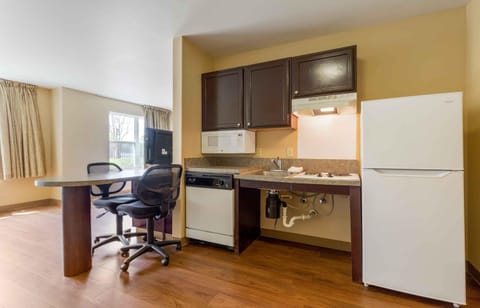 Fridge, microwave, stovetop, toaster