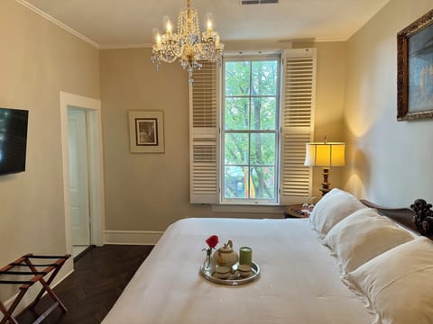 Deluxe Room, 1 King Bed | Iron/ironing board, free WiFi, bed sheets