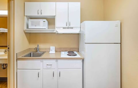 Studio, 1 Queen Bed, Non Smoking | Private kitchen | Full-size fridge, microwave, stovetop, coffee/tea maker