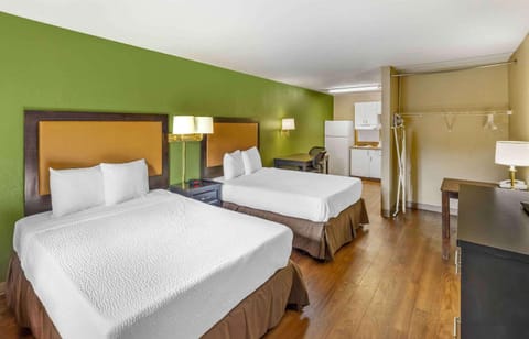 Desk, blackout drapes, free WiFi, bed sheets