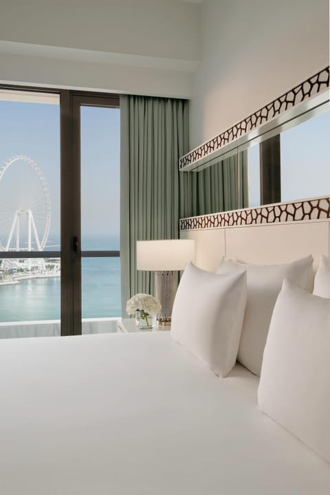 Ain Dubai View Room-Full Sea View with Balcony | Minibar, in-room safe, desk, laptop workspace