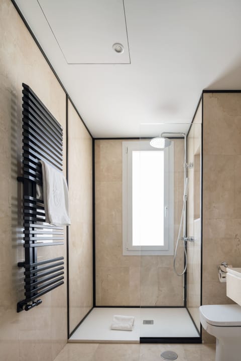 Junior Suite | Bathroom | Bathtub, deep soaking tub, free toiletries, hair dryer