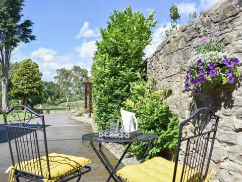 Sitting-out-area | The Coach House at Mount Pleasant, Heighington, near Darlington