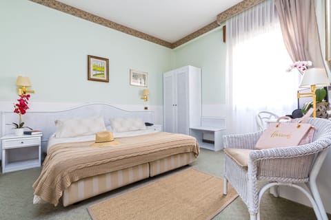 Double or Twin Room | Minibar, in-room safe, desk, cribs/infant beds