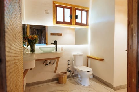 Standard Triple Room | Bathroom | Shower, rainfall showerhead, towels, soap