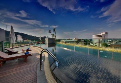 Outdoor pool, pool umbrellas, sun loungers