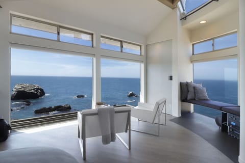 Stunning Ocean Views from every room in the house✨