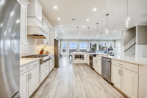 Plenty of room to cook in this kitchen