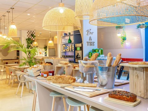 Daily buffet breakfast for a fee