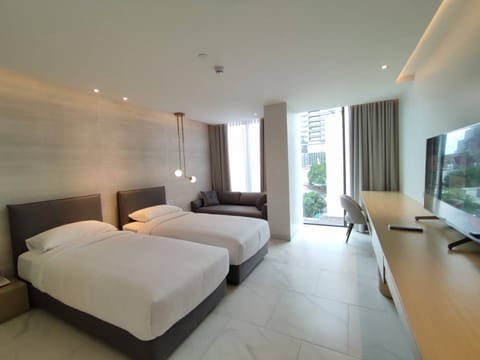 Deluxe Twin Room, Non Smoking | In-room safe, desk, laptop workspace, blackout drapes