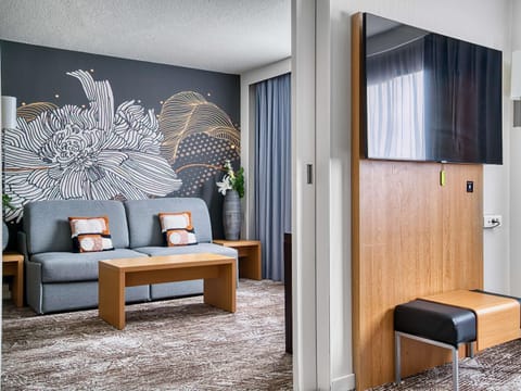 Suite, 1 King Bed with Sofa bed | Premium bedding, minibar, in-room safe, blackout drapes