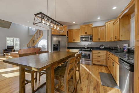 Main Level Kitchen & Dining Area