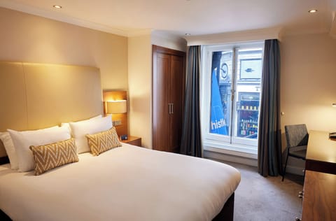 Standard Double Room, 1 Double Bed | Premium bedding, in-room safe, desk, laptop workspace