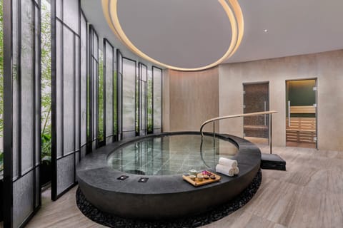 Couples treatment rooms, sauna, hot tub, steam room, body treatments