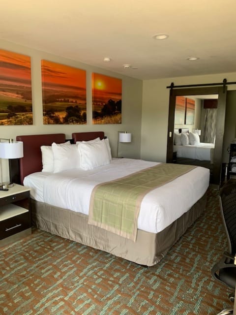 Room, 1 King Bed, Non Smoking | Desk, iron/ironing board, free cribs/infant beds, free WiFi