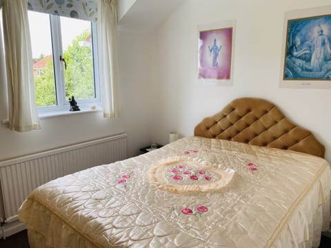 Classic Double Room, Shared Bathroom, Garden View (Michael Room)