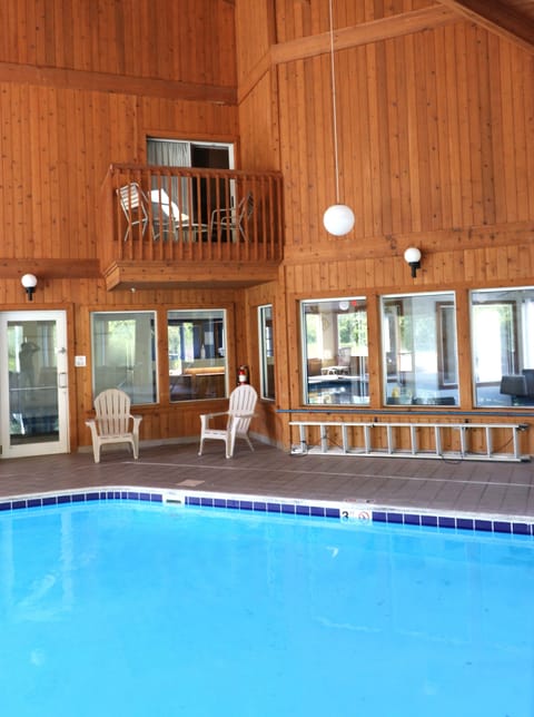 Standard Room, 1 King Bed, Non Smoking, Balcony | In-room safe, blackout drapes, iron/ironing board