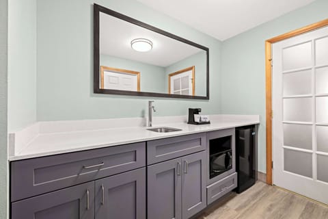 Suite, 1 King Bed, Non Smoking | Premium bedding, laptop workspace, blackout drapes, iron/ironing board