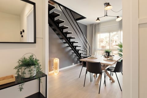 Standard Duplex, 2 Bedrooms | Dining room