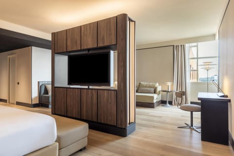 King Executive Alcove Room | Premium bedding, minibar, in-room safe, desk
