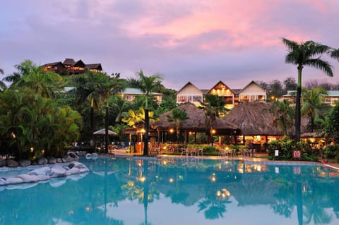 2 outdoor pools, free cabanas, pool umbrellas