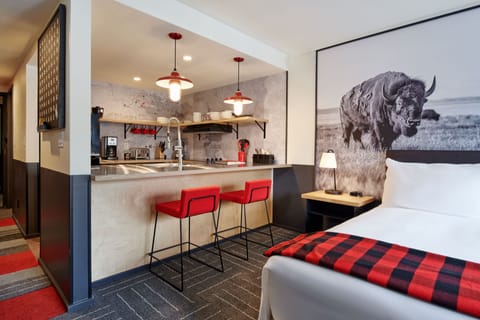 Studio, 1 King Bed, Kitchen | Down comforters, desk, laptop workspace, blackout drapes