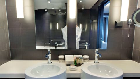 Suite, 1 Bedroom | Bathroom | Hydromassage showerhead, free toiletries, hair dryer, bathrobes