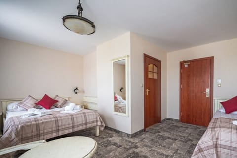 Classic Triple Room | Hypo-allergenic bedding available, desk, blackout drapes, soundproofing