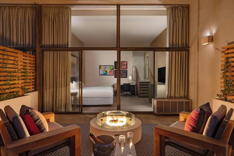 Deluxe Room, 1 King Bed, Patio | Premium bedding, down comforters, desk, laptop workspace