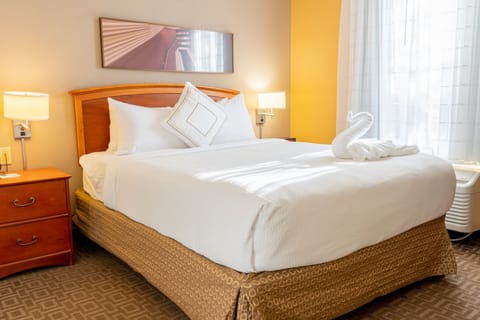 Pillowtop beds, desk, laptop workspace, blackout drapes