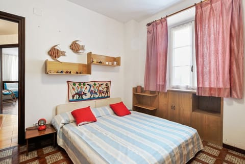 Bright apartment that can accommodate up to 5 people, located just 200m from the free beach and 5 minutes walk from the Marina, the ideal starting point to explore the wonderful Ligurian coast by boat. Equipped with every comfort for a pleasant stay, inc Apartment in Camogli