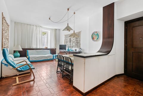 Bright apartment that can accommodate up to 5 people, located just 200m from the free beach and 5 minutes walk from the Marina, the ideal starting point to explore the wonderful Ligurian coast by boat. Equipped with every comfort for a pleasant stay, inc Apartment in Camogli