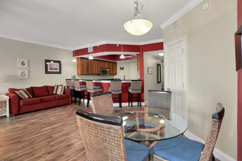 Dining Area & Kitchen