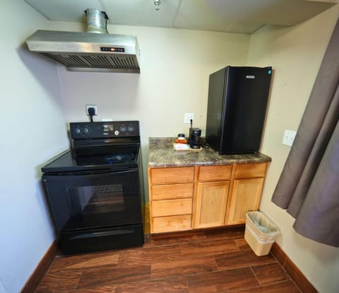 Suite, 1 King Bed, Non Smoking, Kitchen | Individually decorated, individually furnished, desk, blackout drapes